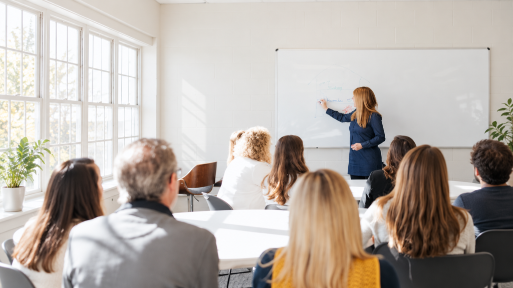 Atelier bien-être en entreprise dans une salle de formation